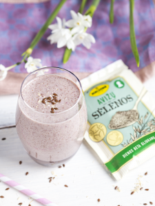 Glotnutis su bananais, uogomis ir avižų sėlenomis