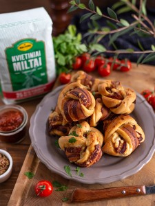 šoninės ir parmezano sūrio suktinukai