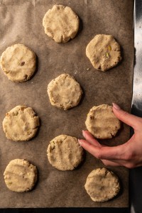 2023-12-07_butter_and_oat_cardamom_cookies-7